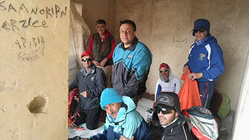گروه کوهنوردی پرسون - دره حصارک - توقفگاهی برای صرف ناهار