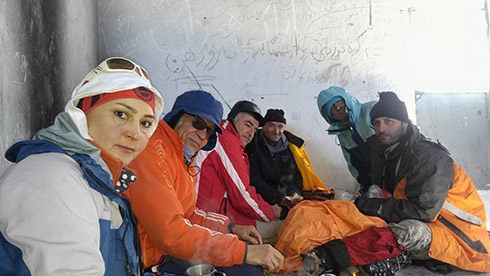گروه کوهنوردی پرسون - دارآباد - اتاق دیدبانی پادگان و جان پناهی برای کوهنوردان